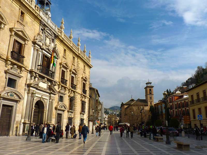 itinerario por el centro de Granada visita de la Plaza Nueva